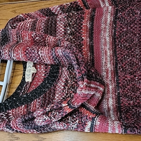 Long sleeved knit sweater - Picture 2 of 3